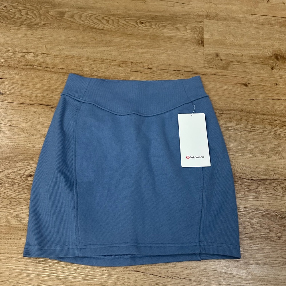 Lululemon Scuba HR Mini Skirt Blue Size Medium Ribbed Waistband High Rise